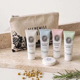 Cestovní balení Alchemist Bohēme 1562: plátěná taštička, sprchový gel, kondicionér, šampon a tělový krém 50 ml s tuhým mýdlem
