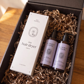 Vánoční dárek 07: fén AirJet, šampon a kondicionér Alchemist Bohēme v dárkové krabici